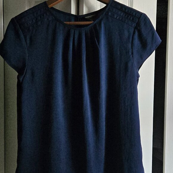 Banana Republic Navy Blue Blouse Top Short Sleeve Size M Petite Made in Canada - Picture 1 of 5